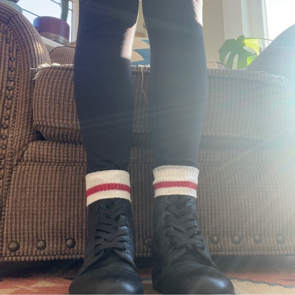 Excellent condition 1460 Dr. Martens ladies size 8 - Picture 8 of 11